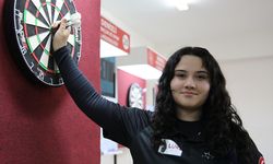 Dünya şampiyonu Zehra Gemi, dart sporunda yeni zaferler için hazırlanıyor