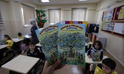 Gaziantep'te öğretmen ve öğrencilerinin yazdığı kitabın geliri Filistin'e gönderilecek