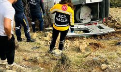 Gaziantep'te tarım işçilerini taşıyan minibüsün devrilmesi sonucu 1 kişi öldü, 3 kişi yaralandı