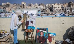 Gazzeli küçük ressam Sara, İsrail'in saldırılarıyla birlikte sadece 'yıkım ve kan' çizer oldu