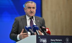 Gençlik ve Spor Bakanı Osman Aşkın Bak, ÜNİDES'in programına katıldı