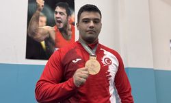 İlk kez giydiği milli formayla olimpiyat üçüncüsü olan işitme engelli güreşçi hedef büyüttü
