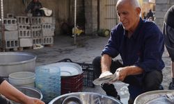 Iraklı hayırsever 25 yıldır yoksullara ve yolculara yemek ikram ediyor