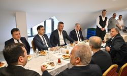 İSTANBUL - Fenerbahçe Kulübü Başkanı Sadettin Saran, basın mensuplarına açıklamalarda bulundu