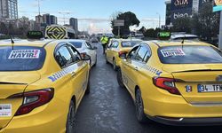 İstanbul'da konvoy oluşturarak bir araya gelen taksicilerden korsan taşımacılığa tepki