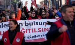 İzmir'de işçiler işbaşı ve sosyal hak eylemlerine devam etti