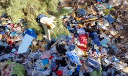 Karabük'te bir evden 10 kamyon dolusu çöp çıkarıldı