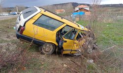 Karabük'te hafif ticari araçla otomobilin çarpıştığı kazada 2'si çocuk 6 kişi yaralandı