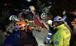 Karabük'te refüje devrilen otomobilin sürücüsü öldü