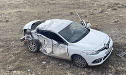 Kars'ta kamyonla çarpışan otomobil şarampole devrildi