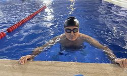 Kas zayıflığı rahatsızlığı bulunan Yılmaz Timuçin yüzerek zinde kalıyor