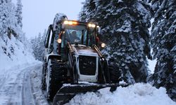Kastamonu'da köy yolları karla mücadele ekiplerinin çalışmasıyla açılıyor