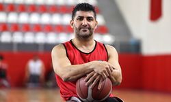 Milli basketbolcu Selim Sayak, tekerlekli sandalyede elde ettiği başarılarla gençlere ilham oluyor