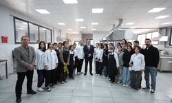 Milli Eğitim Bakanı Tekin, Adana'da lise ziyaret etti