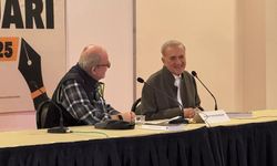 Murathan Mungan, '42. Uluslararası İstanbul Kitap Fuarı'nda okurlarıyla bir araya geldi: