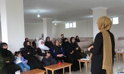 Sağlık çalışanları, eğitimlerle toplumun 'sağlık okuryazarlığı' düzeyini arttırıyor