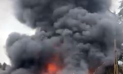 Sarıyer'de iş yerinde çıkan yangına müdahale ediliyor