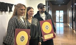 Sefo ve Demet Akalın, Sony Music Türkiye'den 'Diamond Plak' ödülü aldı