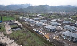 Sındırgı'nın kırsal mahallelerinde deprem konutlarının yapımı sürüyor