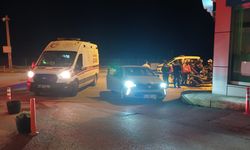 Sinop'ta otomobille çarpışan motosikletteki 2 kişi yaralandı