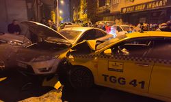 Sultangazi'deki trafik kazasında 2 kişi yaralandı