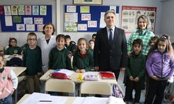 Temizlik görevlisini alkışlarla karşılayan okulda fair play ödülü sevinci