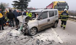 Tokat'ta hafif ticari araç ile tırın çarpıştığı kazada 4 kişi yaralandı