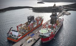 Türkiye'nin enerji filosuna katılan iki yeni sondaj gemisi yan yana geldi