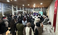 Ürdünlü gençlerin kurduğu Türkçe sevdalıları grubu Amman'daki Yunus Emre Enstitüsü'nde buluştu