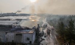 Uşak'ta tekstil fabrikasında çıkan yangın söndürüldü