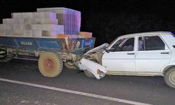 Uşak'ta traktörün römorkuna çarpan otomobildeki 3 kişi yaralandı