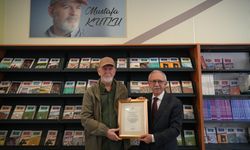 Yazar Mustafa Kutlu'ya 'Türk Dilinin Yaşayan Değeri' ödülü verildi
