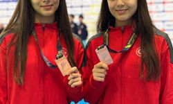 Yemişen kardeşler, Avrupa 17 Yaş Altı Badminton Şampiyonası'nda 3. oldu