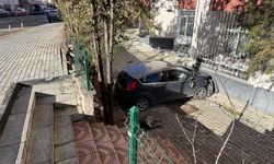 Yozgat'ta apartmanın bahçesine düşen otomobildeki 4 kişi yaralandı