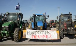 Yunanistan'da çiftçiler Atina-Selanik yolunu trafiğe kapattı