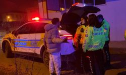 Alkollü motosiklet sürücüsünün polise direnen arkadaşı gözaltına alındı