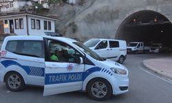Amasya'da Ferhat Tüneli'ndeki 4 otomobilin karıştığı zincirleme kaza kamerada