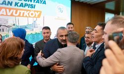 Arnavutköy'de CHP'den istifa eden belediye meclis üyeleri AK Parti'ye geçti