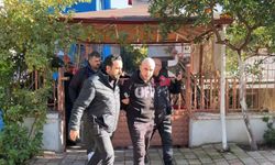 Aydın'da firari hükümlü, kanepenin altında saklanırken yakalandı