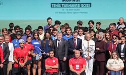 Bakan Bak: Milli Sporcu Bursu ile sporcuların 'Okul mu-eğitim mi' ikilemi ortadan kalktı