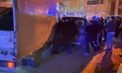 Bursa'da park halindeki 3 araca çarpıp kaçan kamyonetin alkollü sürücüsü, yakalandı