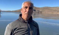 Buzun kalınlığını kontrol eden balıkçılar, Çıldır Gölü'ne ağ atmaya hazırlanıyor