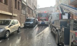 Çakmakla oynarken yangın çıkardı