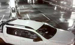 Ehliyetsiz sürücünün kullandığı kamyonetin motosiklete çarptığı kaza kamerada; 1 ölü