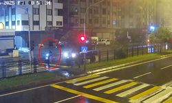 Ehliyetsiz sürücünün kullandığı otomobilin motosiklete çarptığı kaza kamerada; 1 ölü