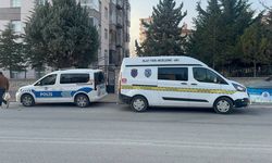 Eşini tabancayla bacağından vurdu