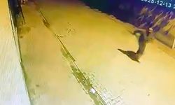 Evin pencerleerine taş atıp, camları kırdı