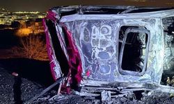 Gaziantep'te bariyerlere çarpıp alev alan otomobilde öldü