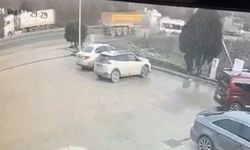 Hafriyat kamyonunun çarptığı karavan şarampole yuvarlandı / Ek fotoğraflar