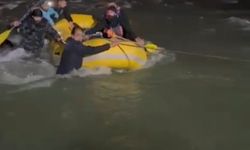 Hakkari'de araç Zap suyuna yuvarlandı; 1 kişi kurtarıldı, kayıp kişiler için çalışma başlatıldı / Ek fotoğraflar